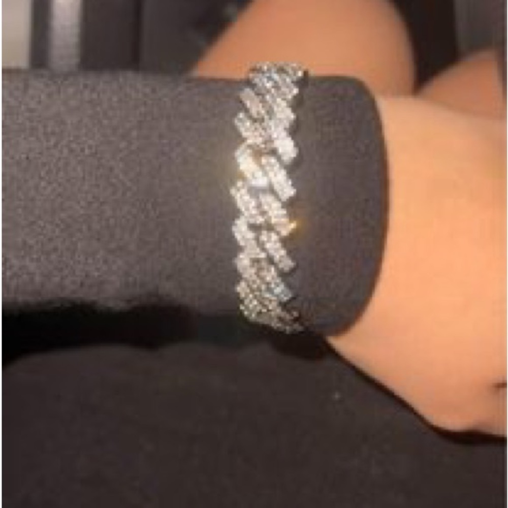 Brand new worn once big on wrist. Moissanite Cuban Link shines like diamonds.